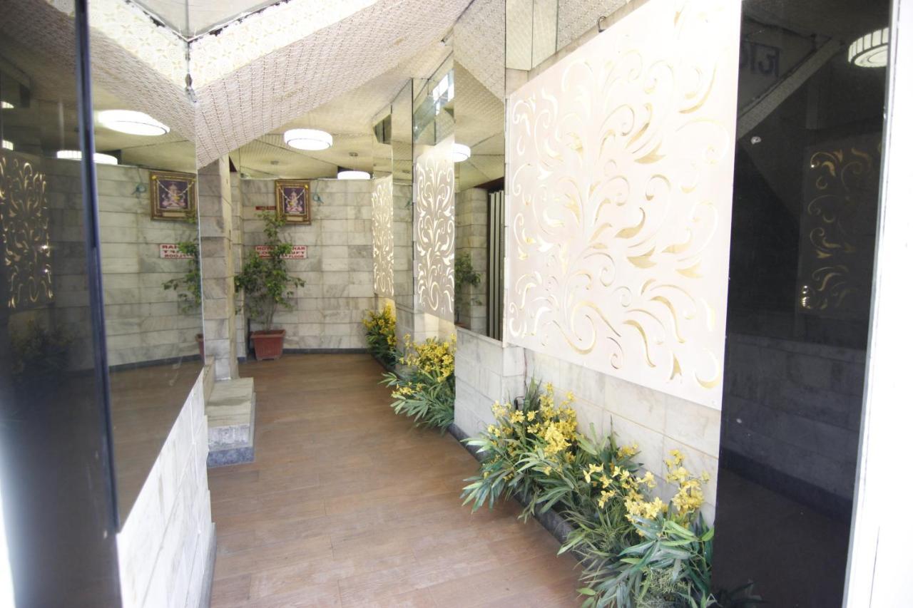 Hotel Tushar Pune Bagian luar foto