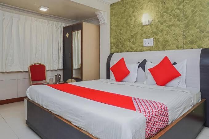 Hotel Tushar Pune Bagian luar foto