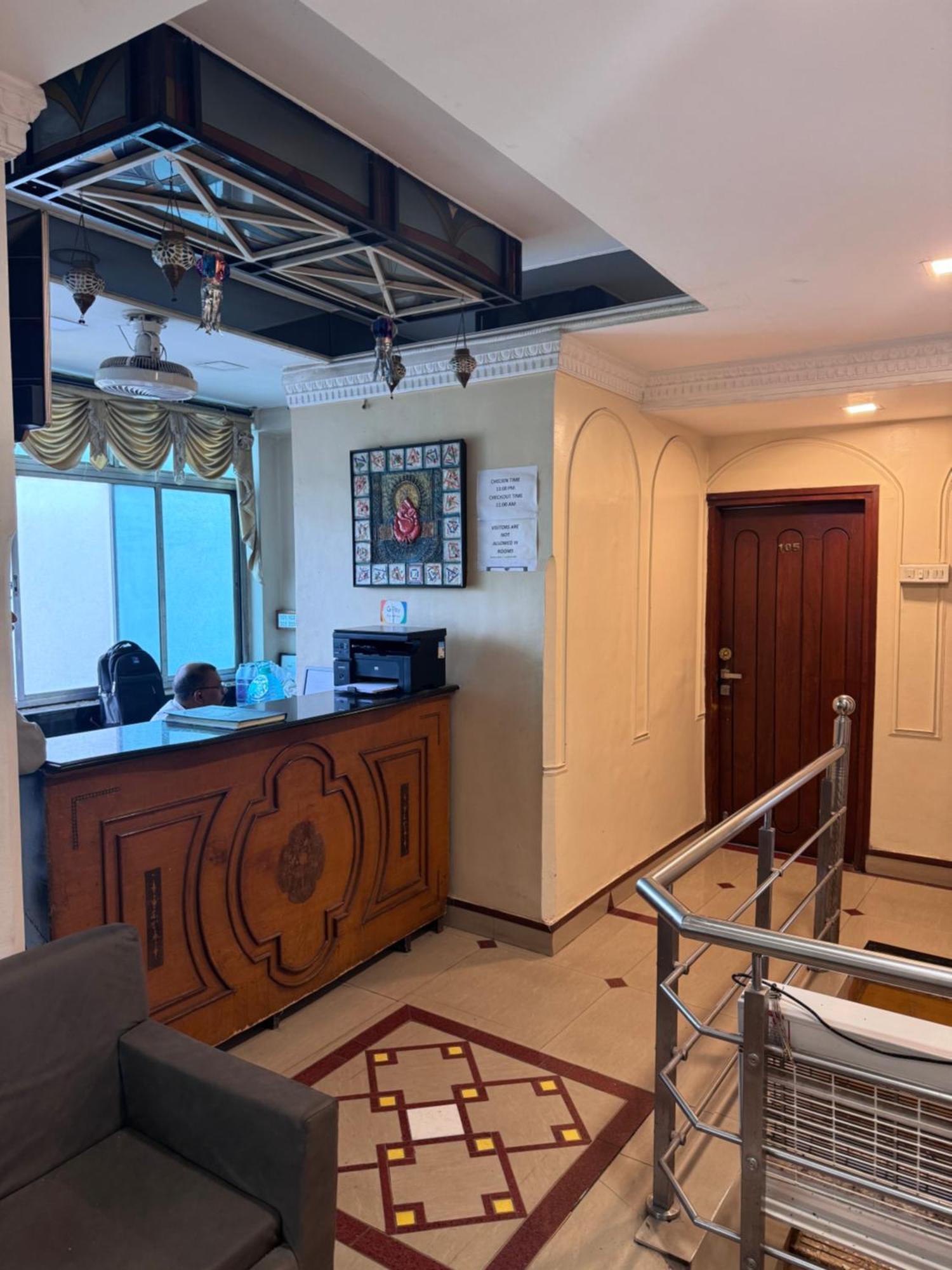 Hotel Tushar Pune Bagian luar foto