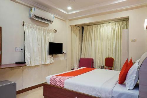 Hotel Tushar Pune Bagian luar foto