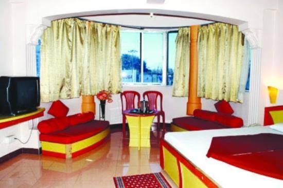 Hotel Tushar Pune Bagian luar foto