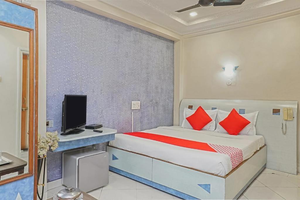Hotel Tushar Pune Bagian luar foto